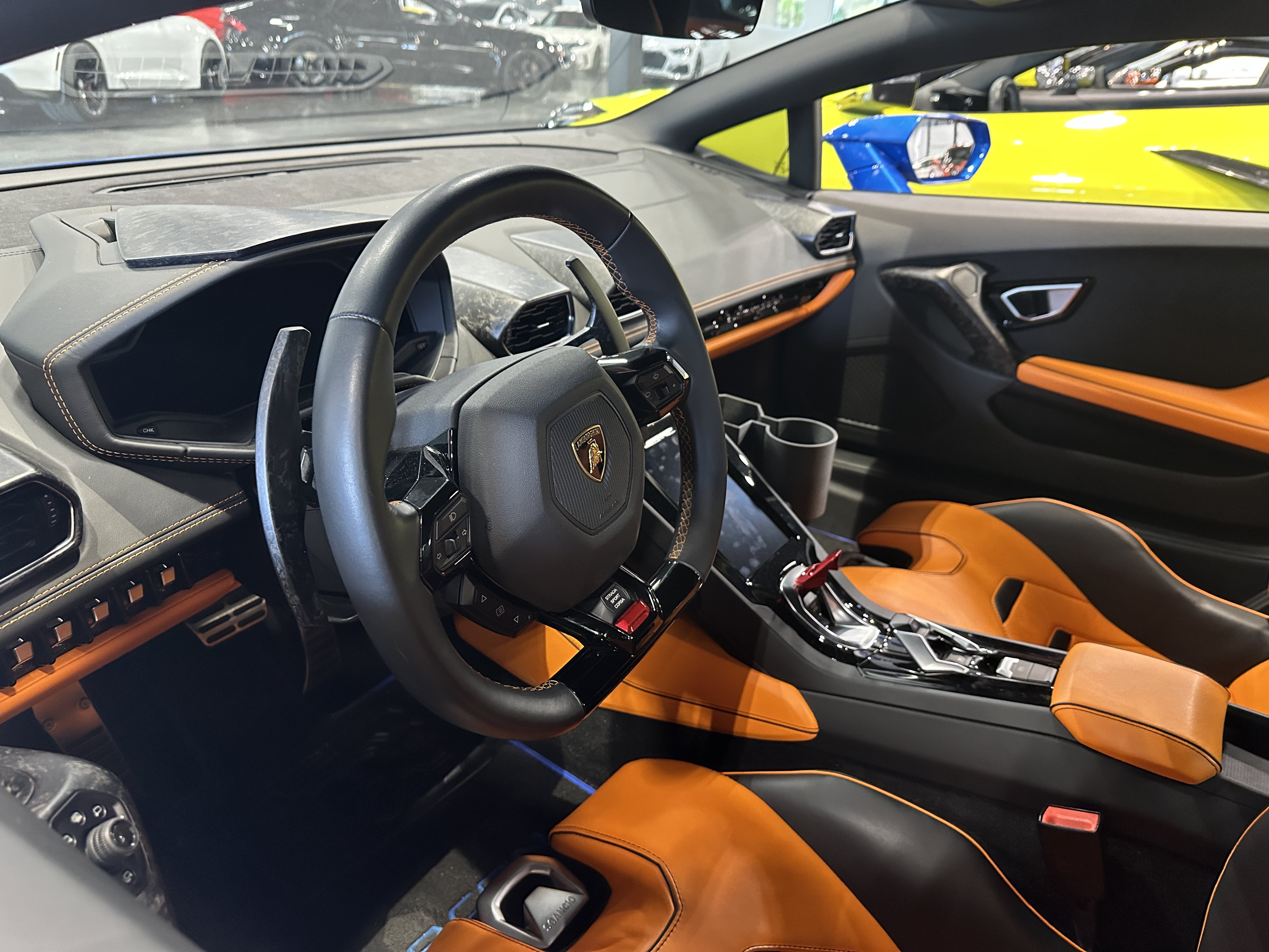 Used 2020 Lamborghini Huracan EVO RWD image 5