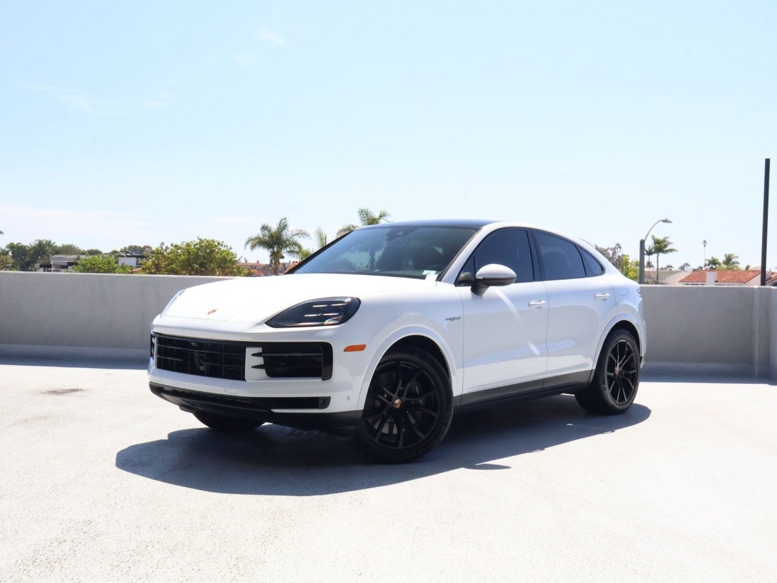 Certified 2025 Porsche Cayenne E-Hybrid Coupe AWD/4WD image 1