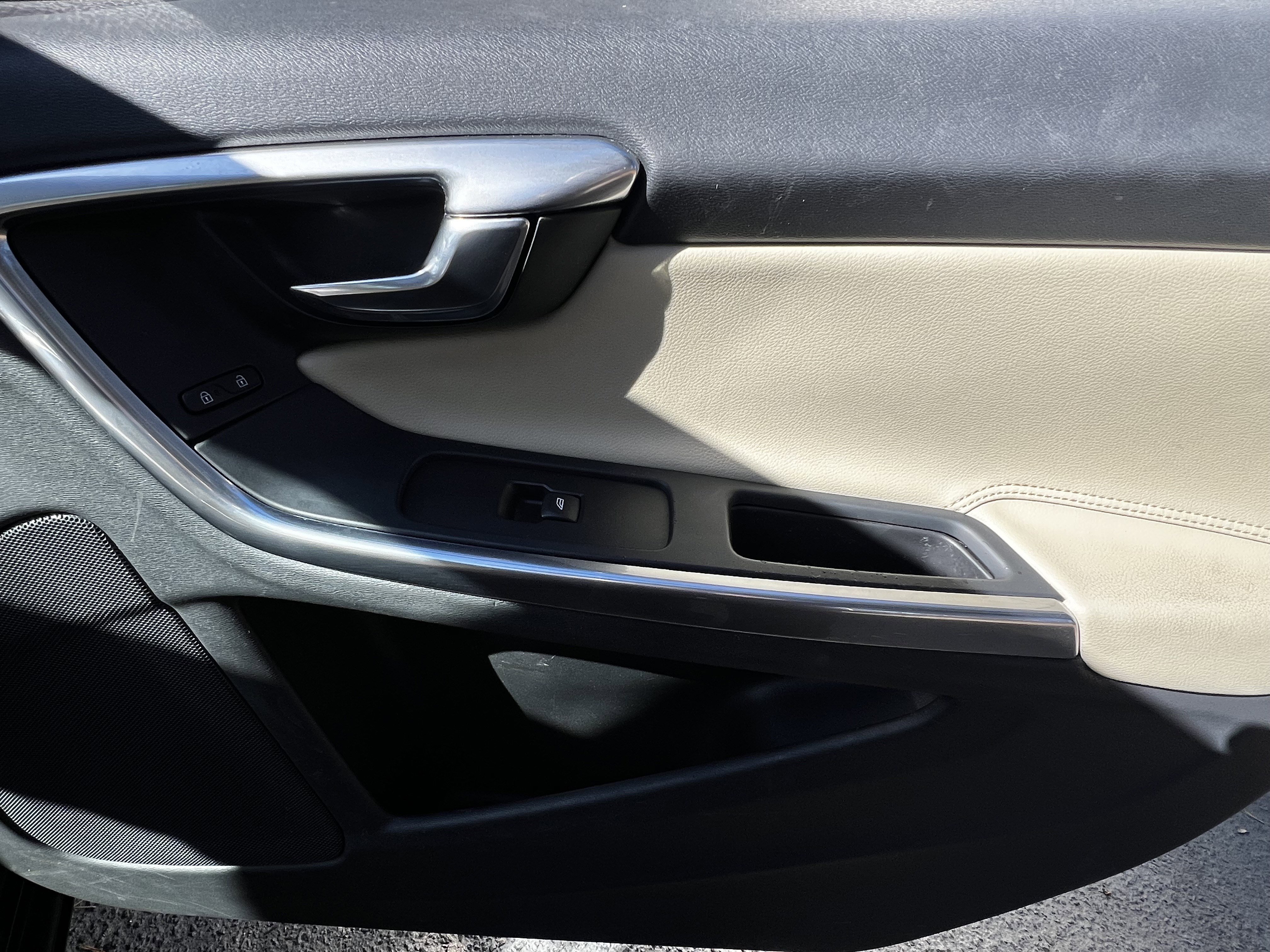 Used 2016 Volvo V60 T5 Premier w/ Convenience Package image 43