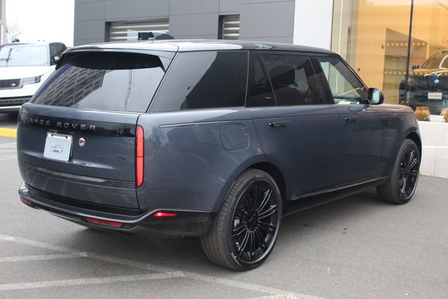 New 2026 Land Rover Range Rover Long Wheelbase SE image 2
