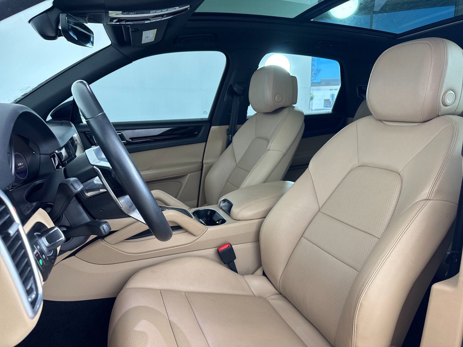 Certified 2023 Porsche Cayenne AWD/4WD image 5