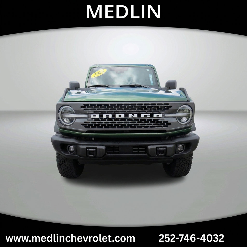 Used 2025 Ford Bronco Badlands AWD/4WD image 3