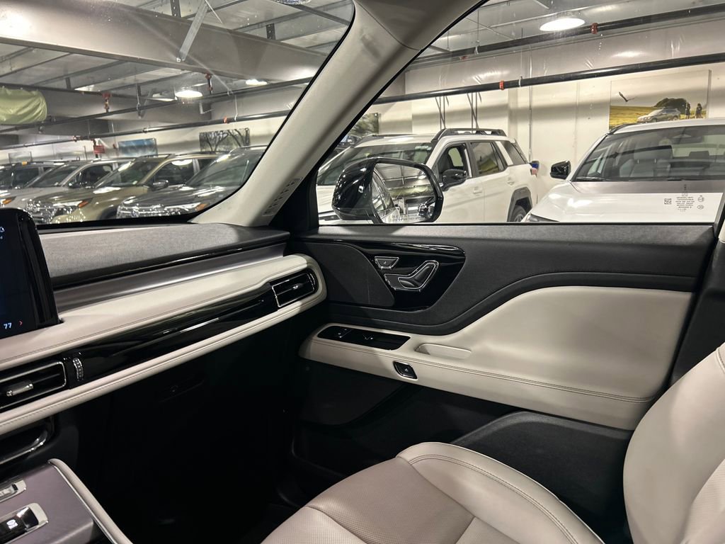 Used 2026 Lincoln Aviator AWD image 28