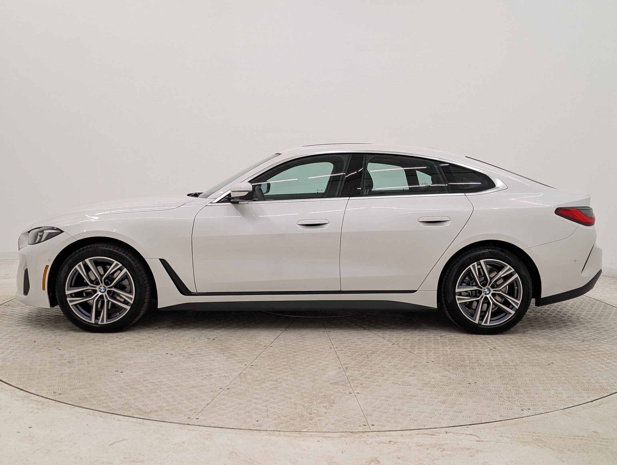Certified 2025 BMW 430i w/ Premium Package image 2