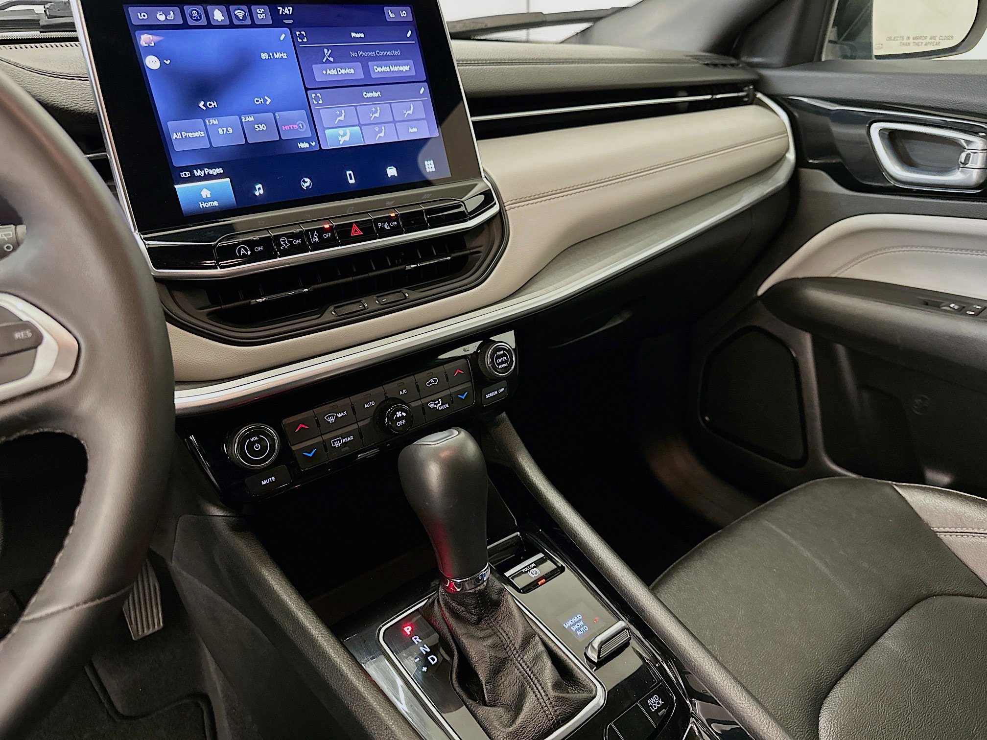 Used 2025 Jeep Compass Limited image 25