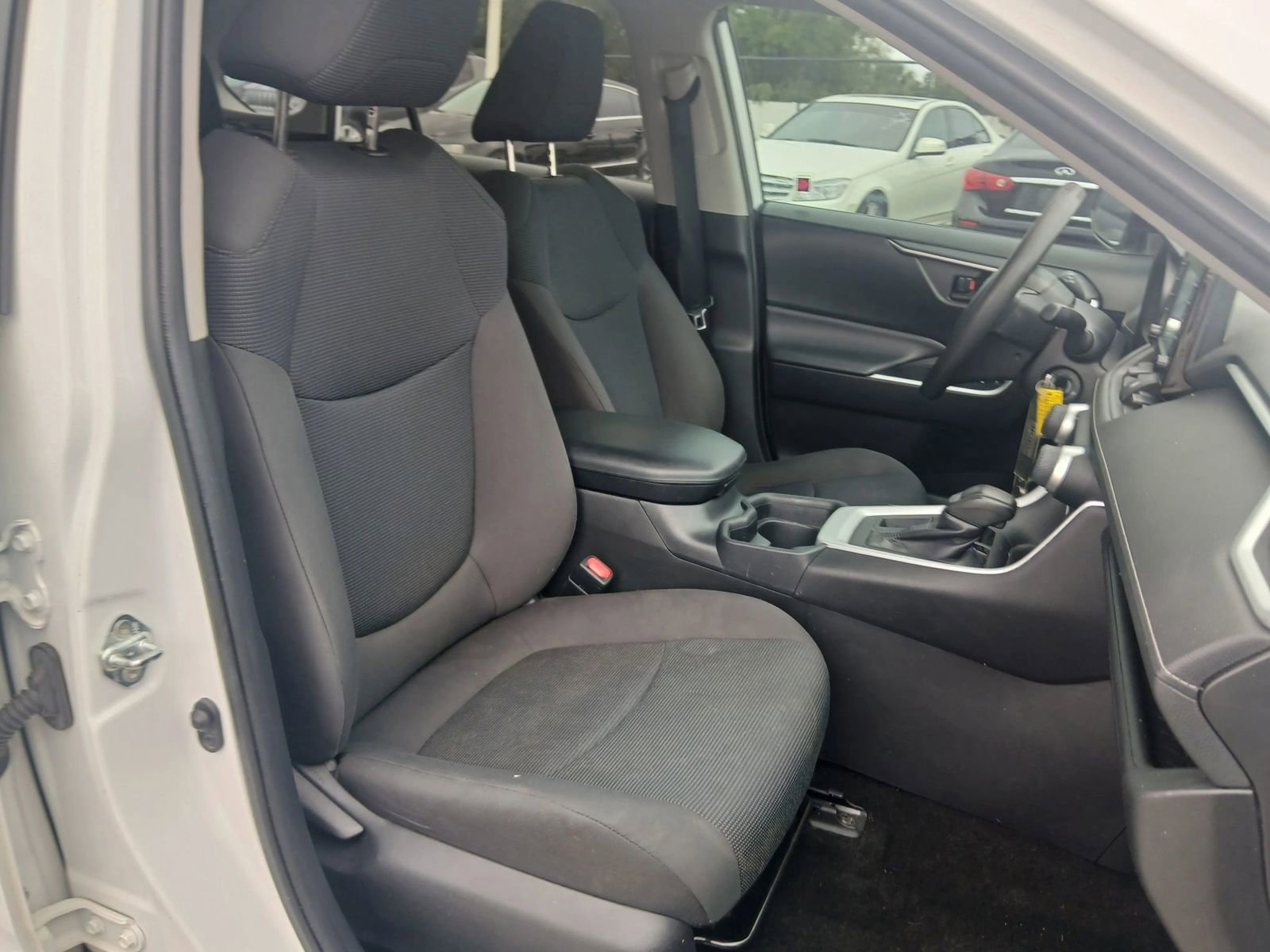 Used 2020 Toyota RAV4 LE image 15