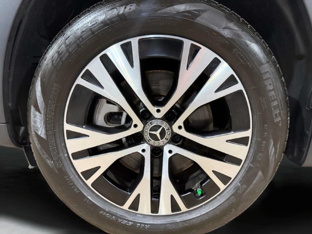 Used 2024 Mercedes-Benz GLB 250 4MATIC image 33