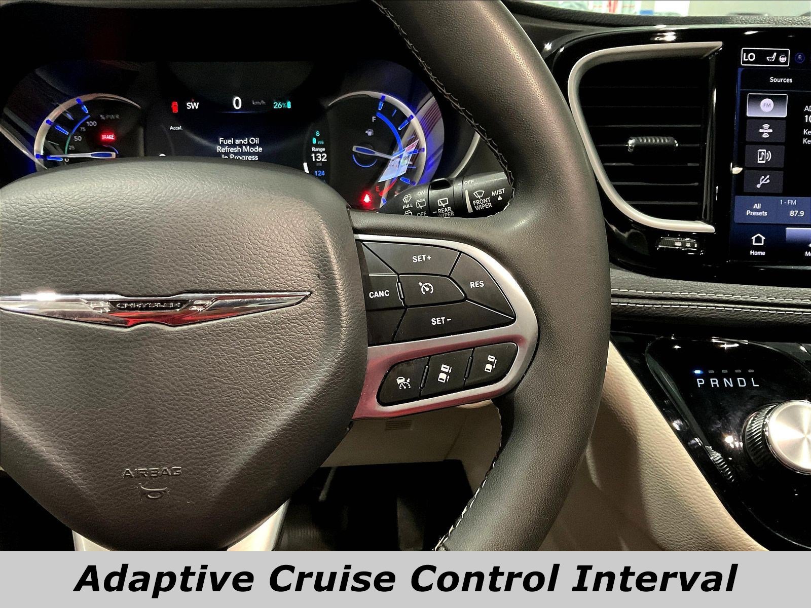 Used 2023 Chrysler Pacifica Touring-L FWD image 11
