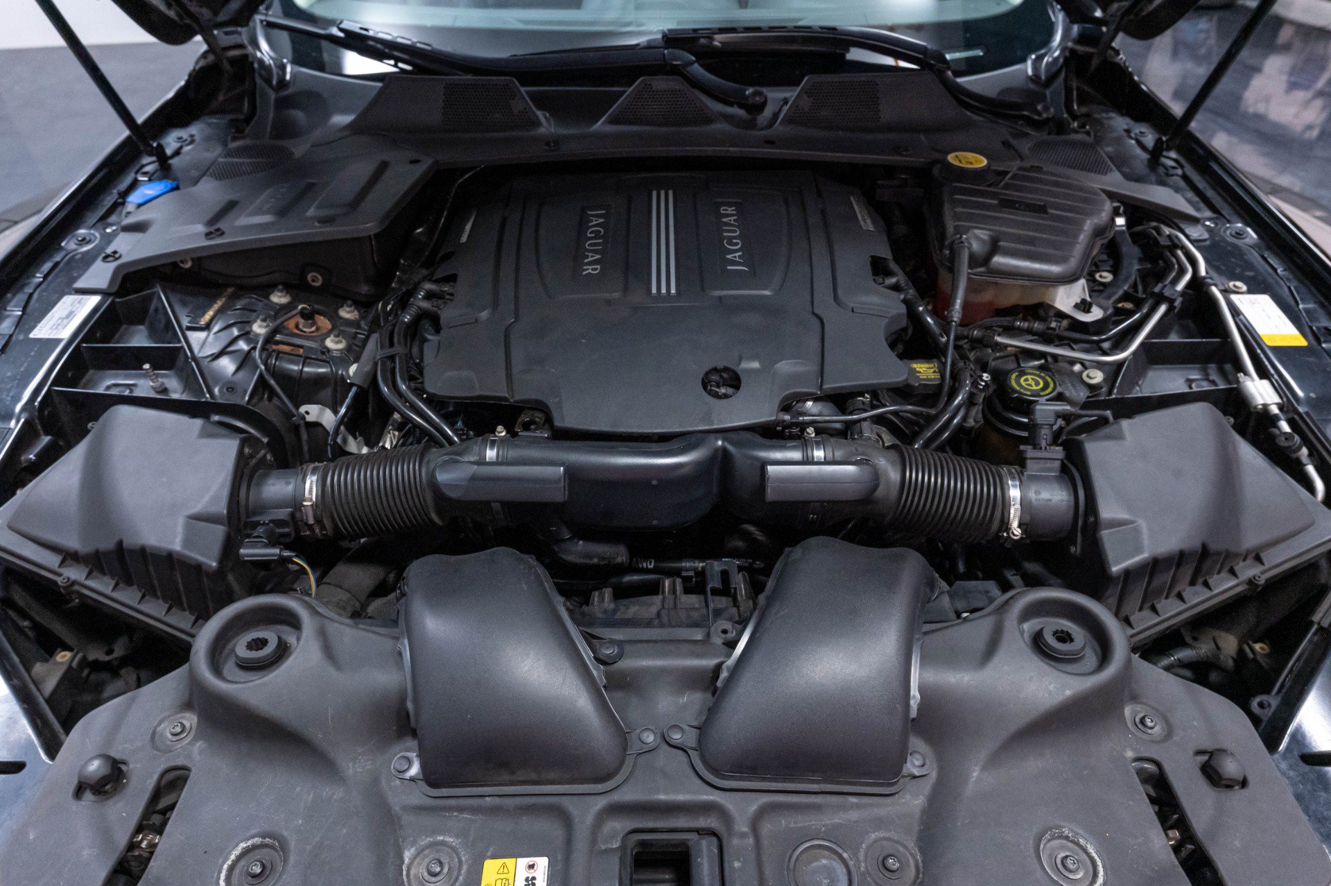 Used 2013 Jaguar XJ AWD image 44