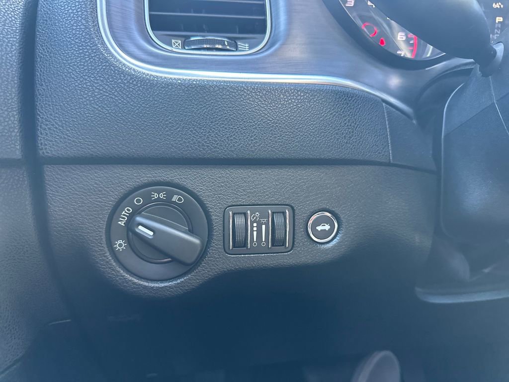 Used 2017 Dodge Charger SE image 19