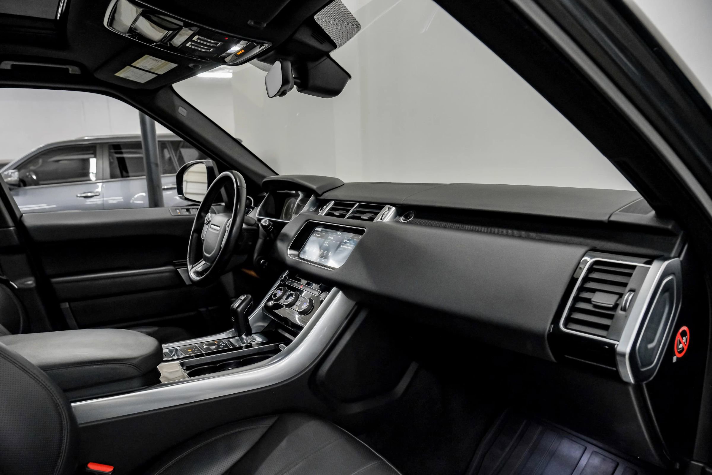 Used 2017 Land Rover Range Rover Sport HSE image 15