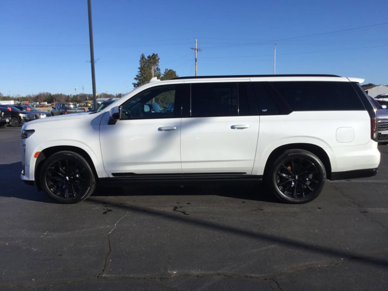 Used 2022 Cadillac Escalade ESV Sport Platinum w/ LPO, ONYX Package image 2