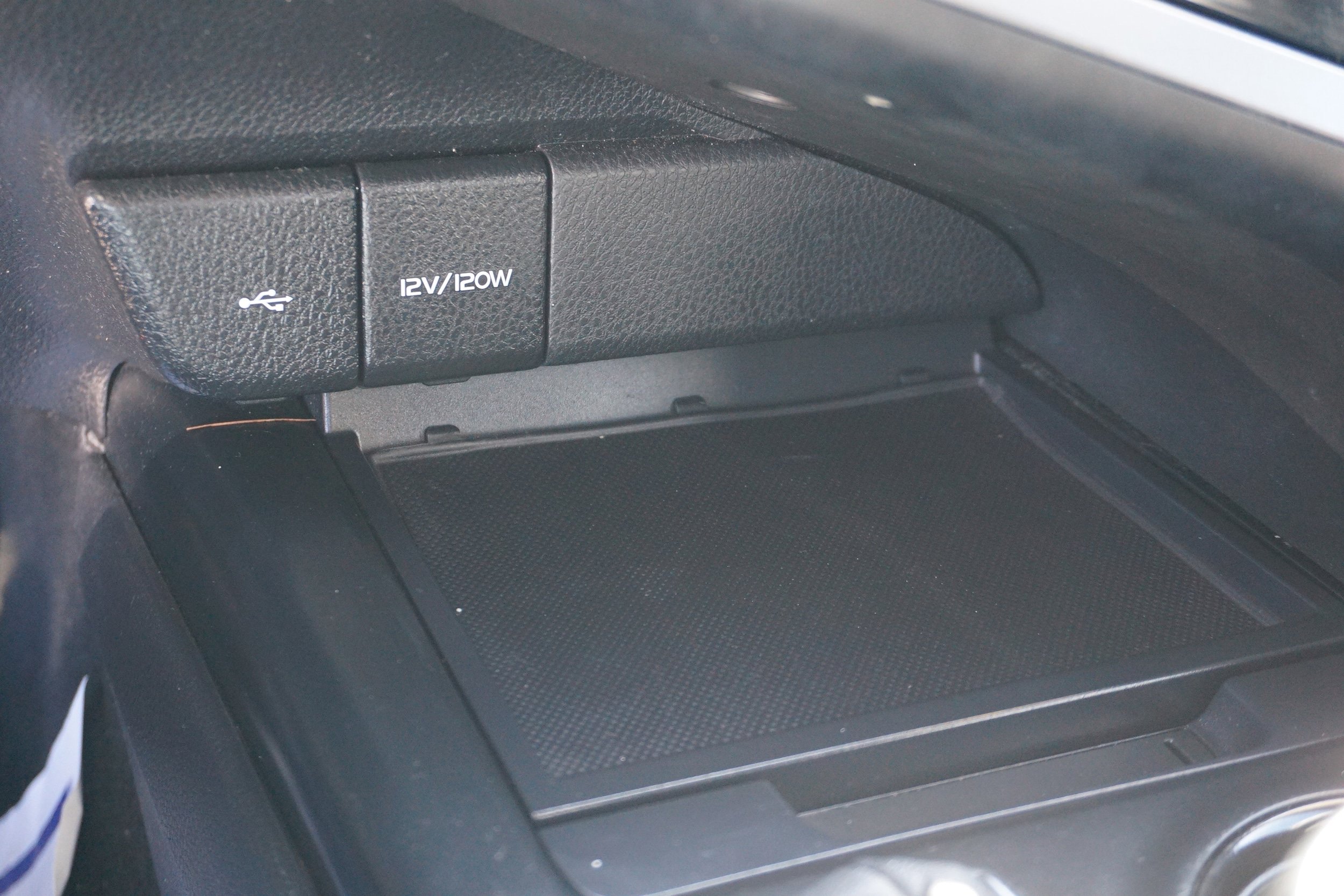 Used 2020 Toyota Camry SE FWD image 19
