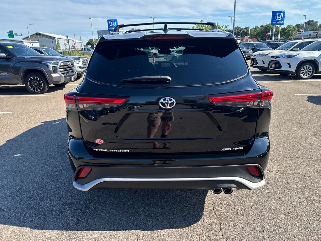 Used 2022 Toyota Highlander XSE AWD/4WD image 6