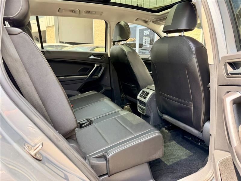 Used 2021 Volkswagen Tiguan SE w/ Panoramic Sunroof Package FWD image 10