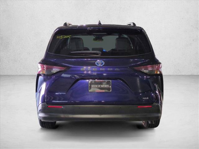 Used 2025 Toyota Sienna XLE FWD image 7