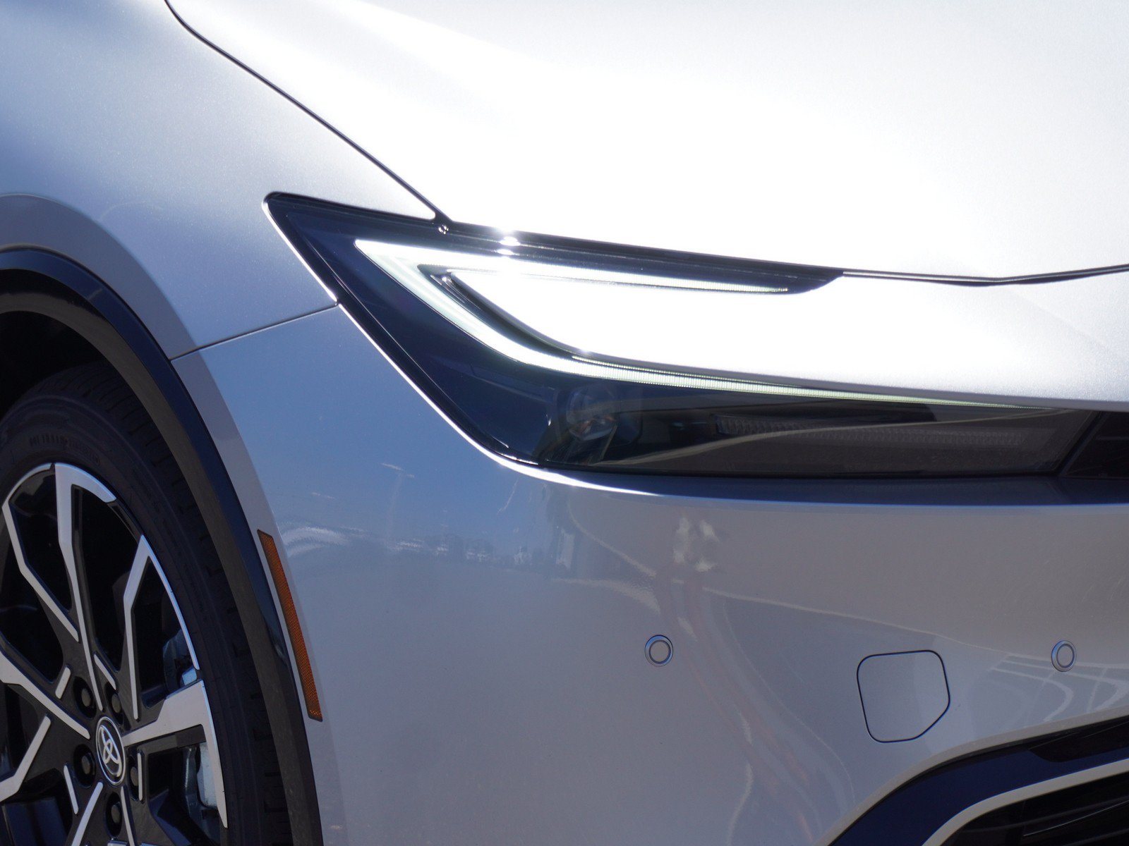 New 2026 Toyota Prius Plug-In Hybrid FWD image 3