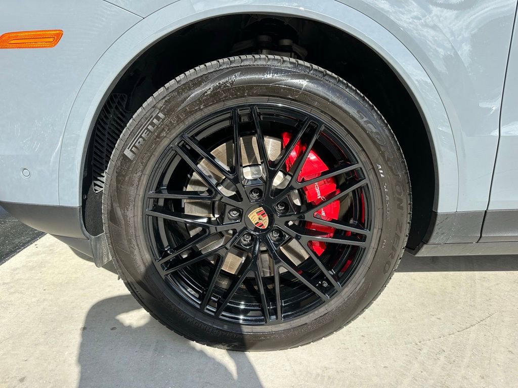 Used 2025 Porsche Cayenne S image 45