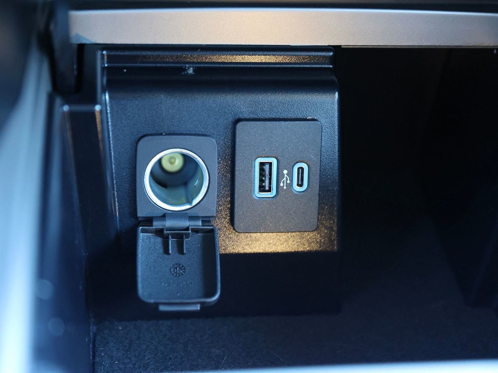 Used 2023 Ford Explorer XLT w/ Equipment Group 202A image 30