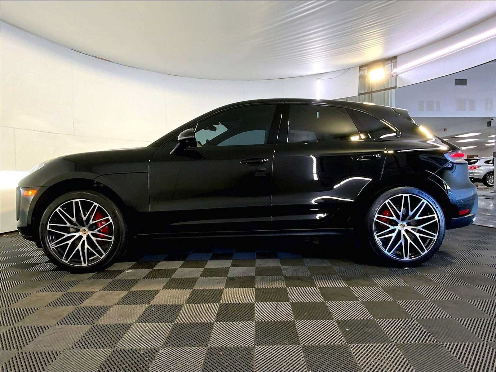 Certified 2022 Porsche Macan S AWD/4WD image 2