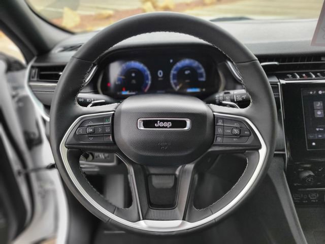 Used 2024 Jeep Grand Cherokee Altitude image 19