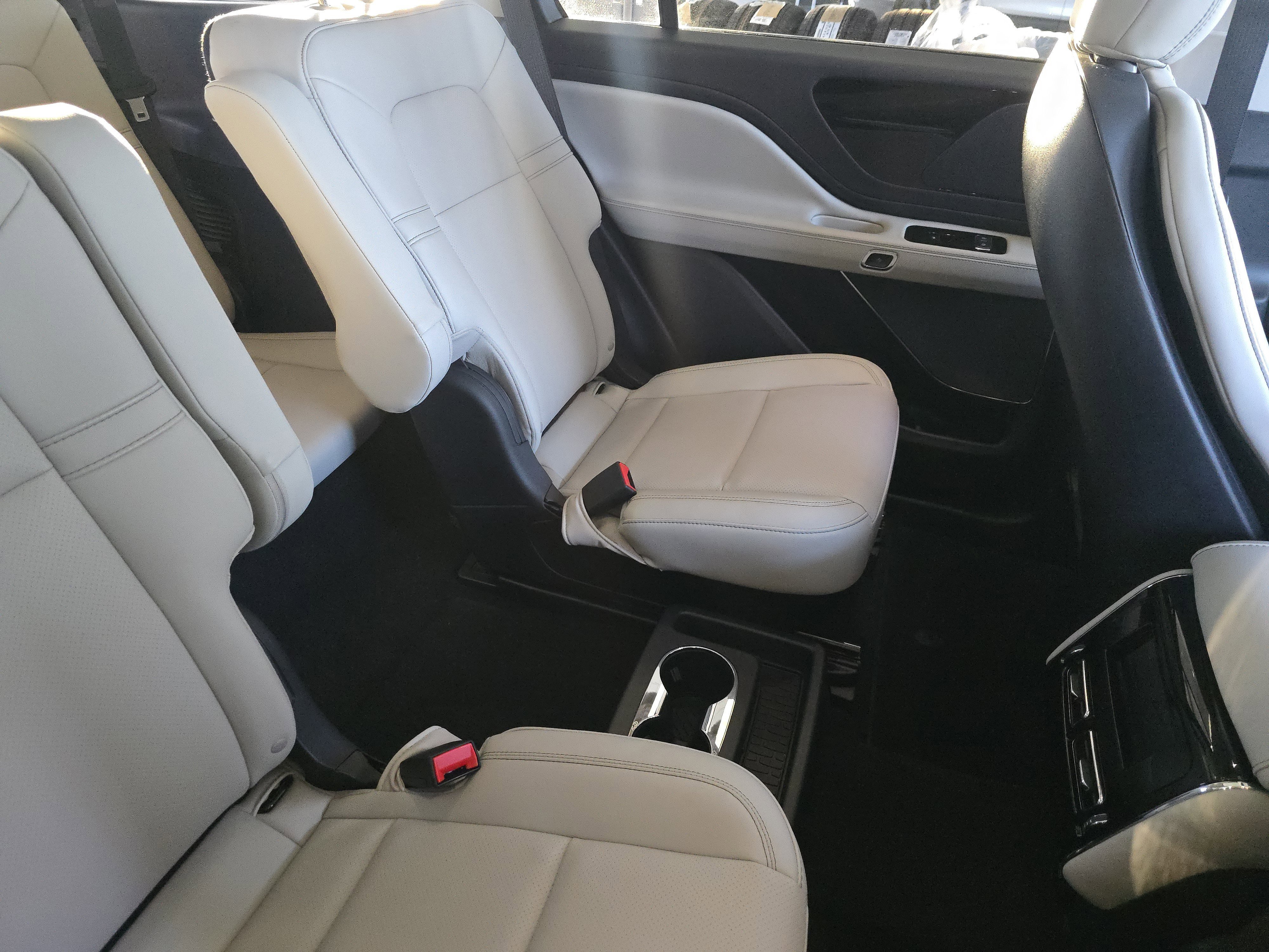 Used 2025 Lincoln Aviator AWD image 26