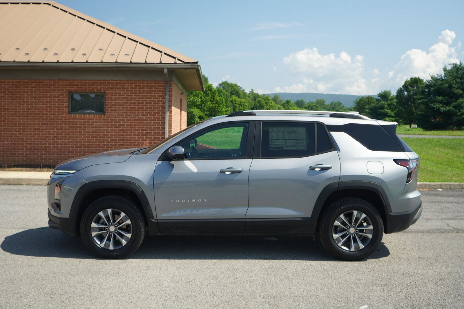 New 2025 Chevrolet Equinox LT w/ Convenience Package II image 7