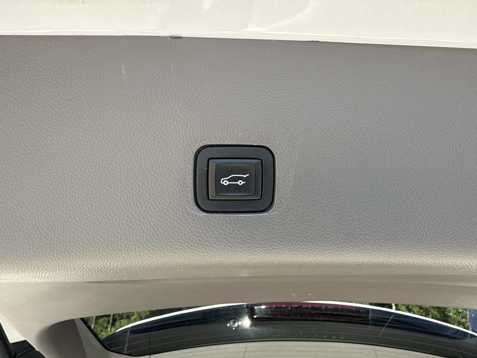 Used 2020 Chevrolet Traverse Premier image 32