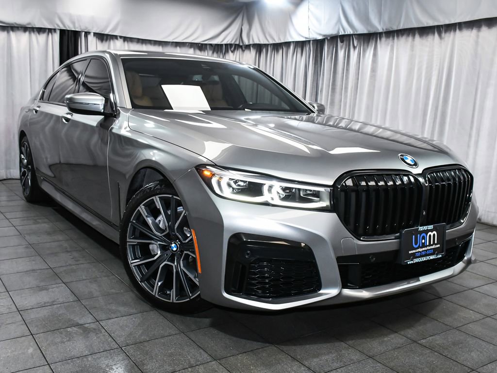 Used 2022 BMW 740i xDrive w/ M Sport Package image 3