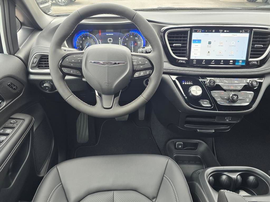 New 2026 Chrysler Pacifica Select w/ S Appearance Package FWD image 6