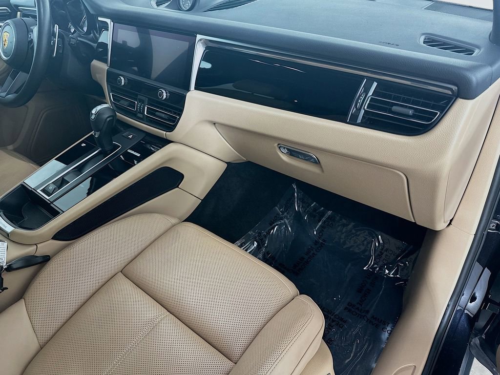 Certified 2022 Porsche Macan image 31