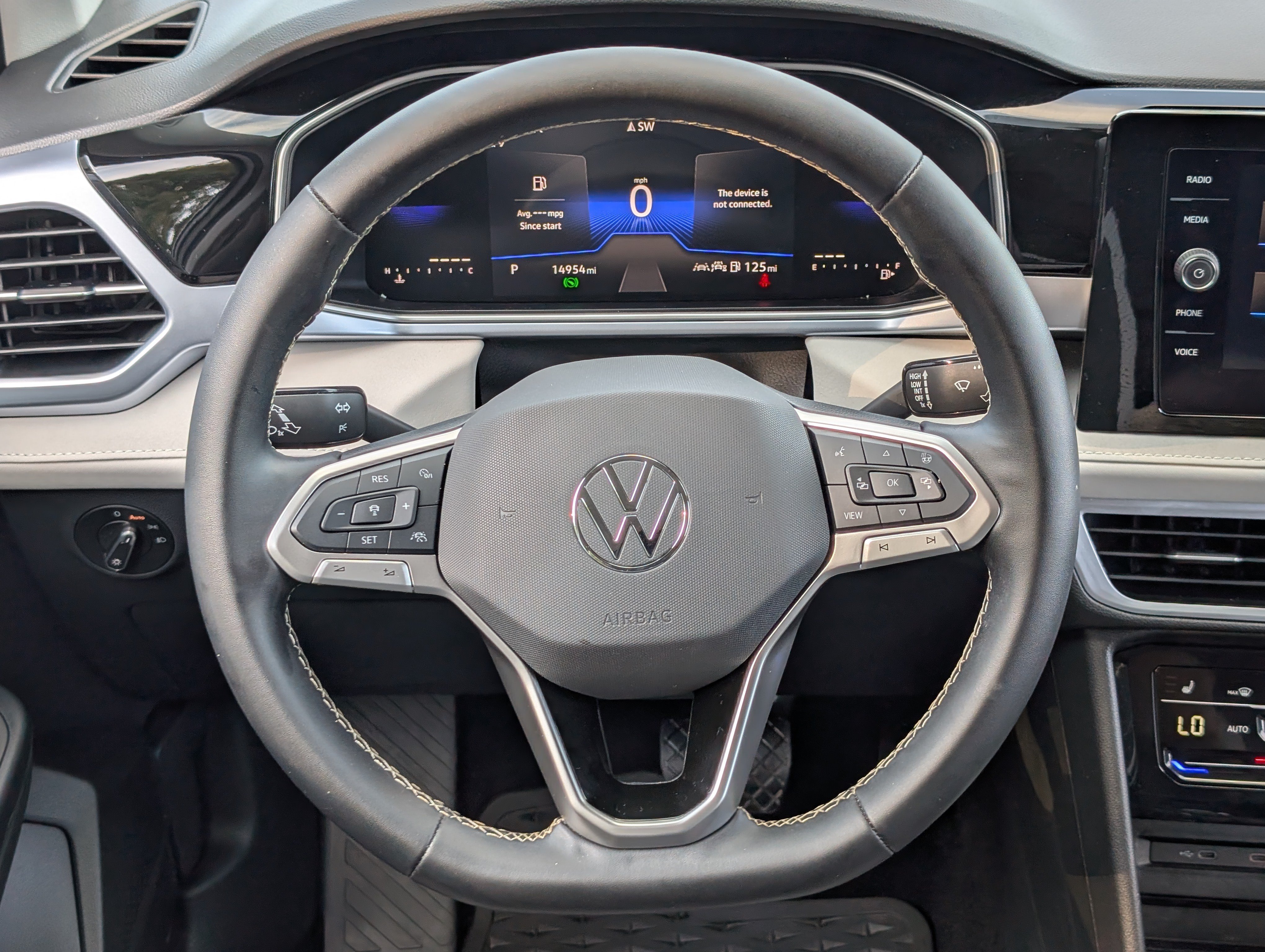 Used 2025 Volkswagen Taos SE AWD/4WD image 23