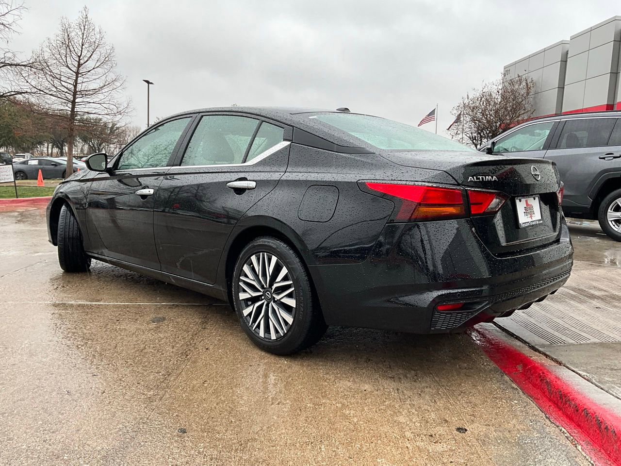 Used 2025 Nissan Altima 2.5 SV image 8