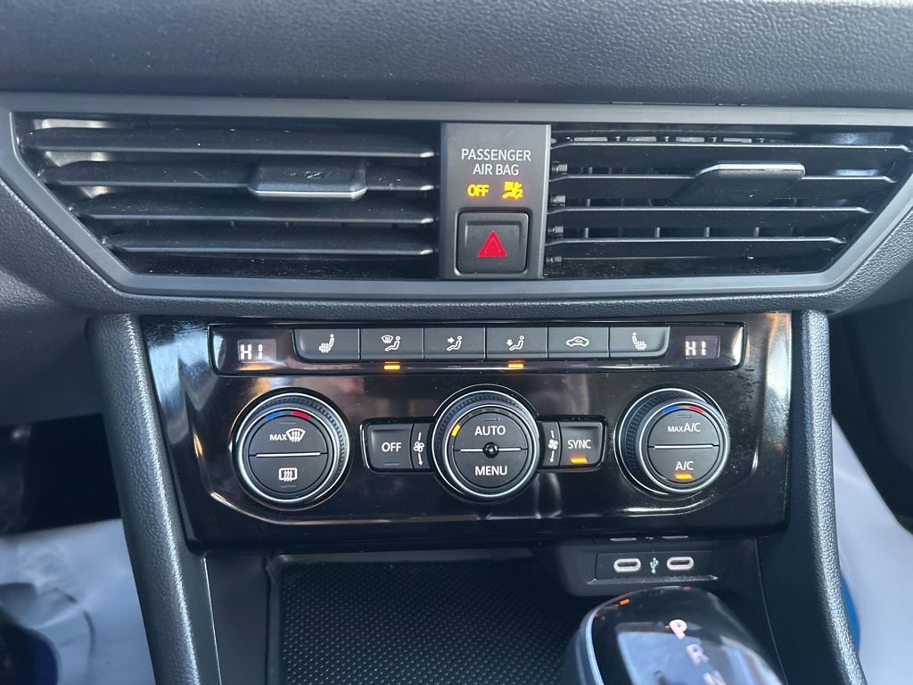 Used 2024 Volkswagen Jetta SE w/ Panoramic Sunroof Package image 28