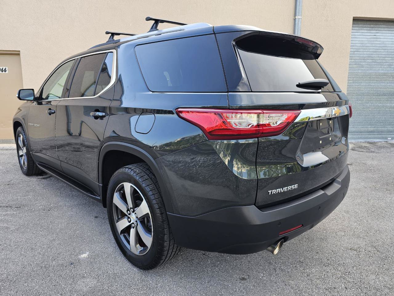 Used 2018 Chevrolet Traverse LT w/ LPO, 'HIT The Road' Package FWD image 2