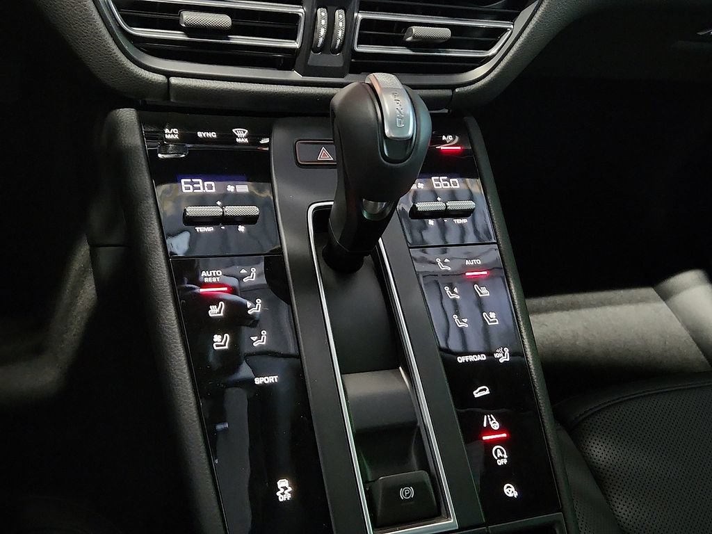 New 2026 Porsche Macan AWD/4WD image 16