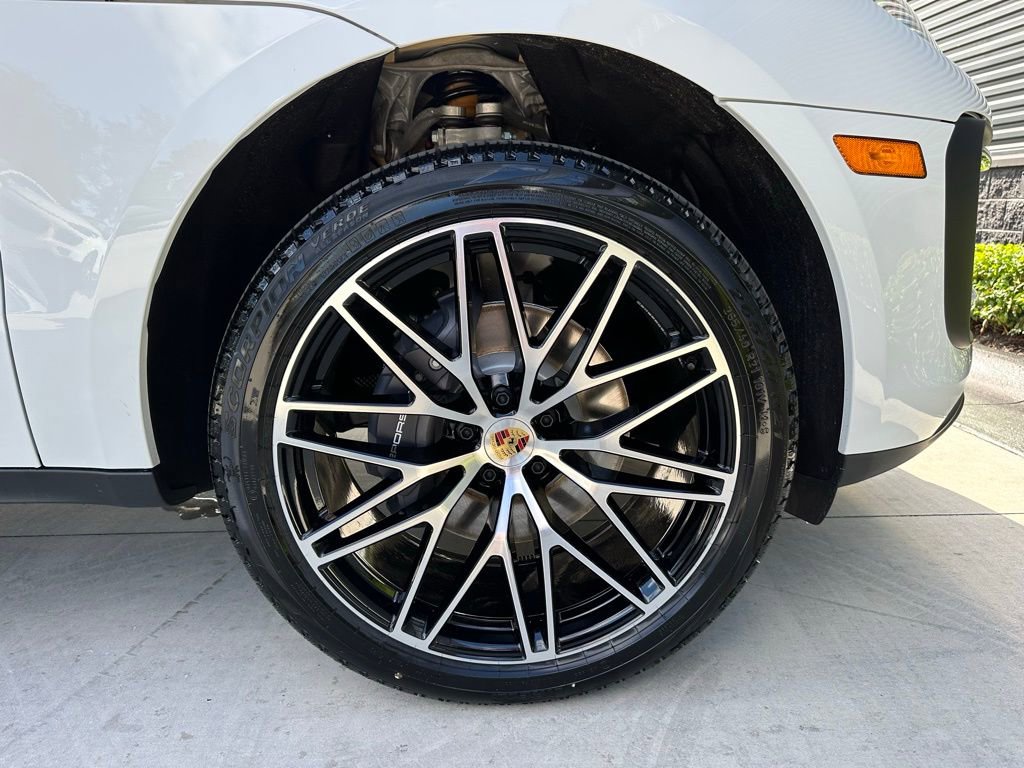 Certified 2026 Porsche Macan AWD/4WD image 42