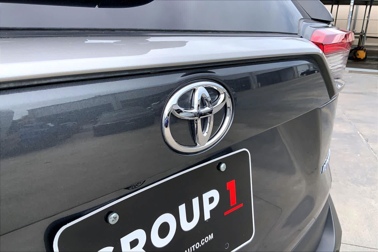 Used 2025 Toyota RAV4 Limited FWD image 31