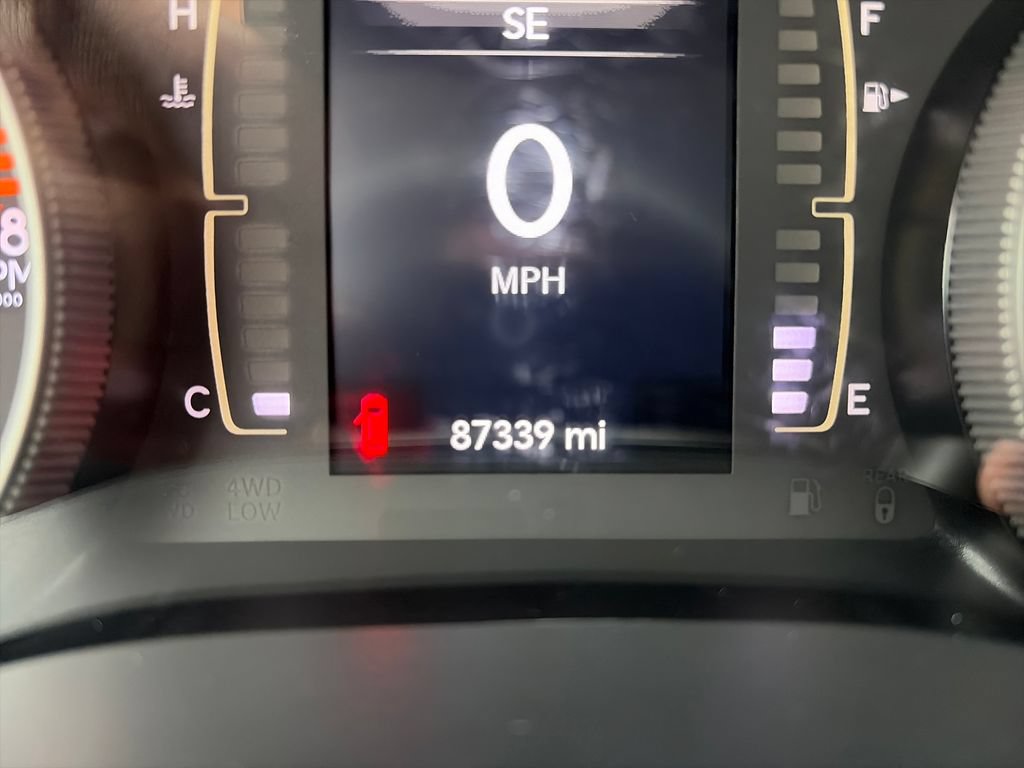 Used 2019 Jeep Cherokee Latitude Plus AWD/4WD image 16