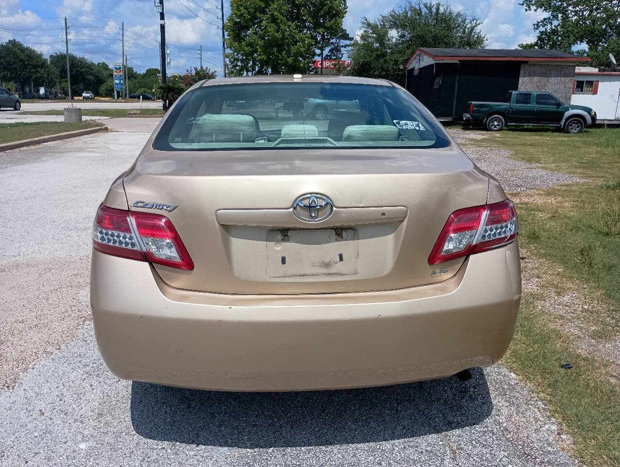 Used 2010 Toyota Camry LE FWD image 4