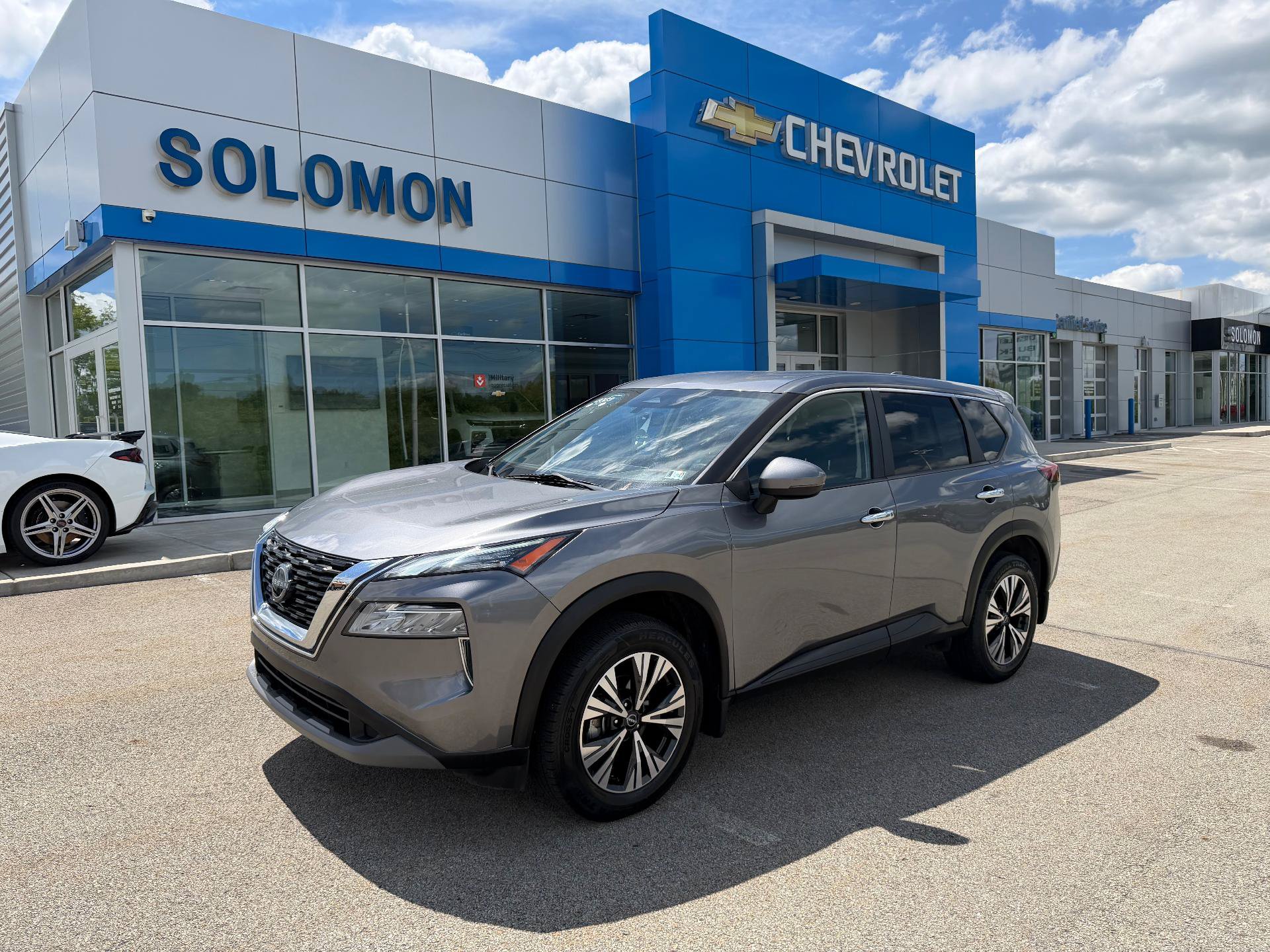Used 2023 Nissan Rogue SV AWD/4WD image 2