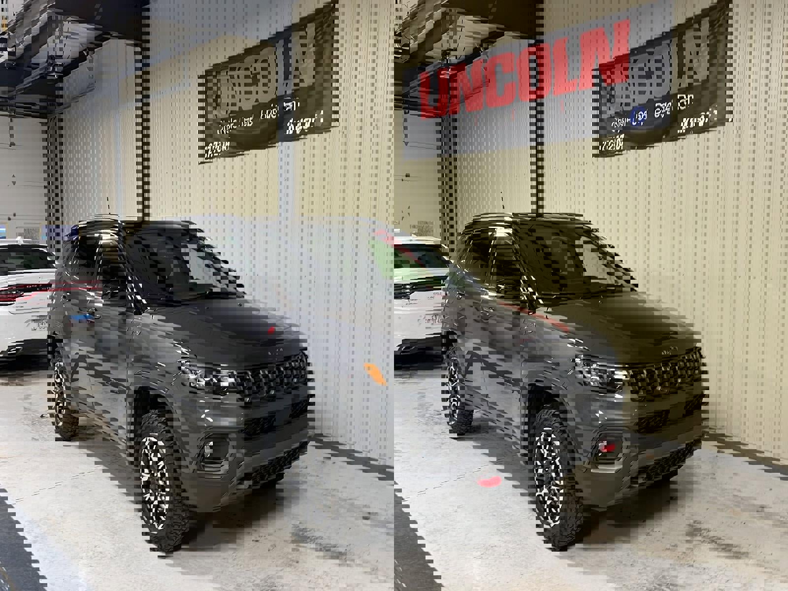 Used 2024 Jeep Compass Trailhawk image 6