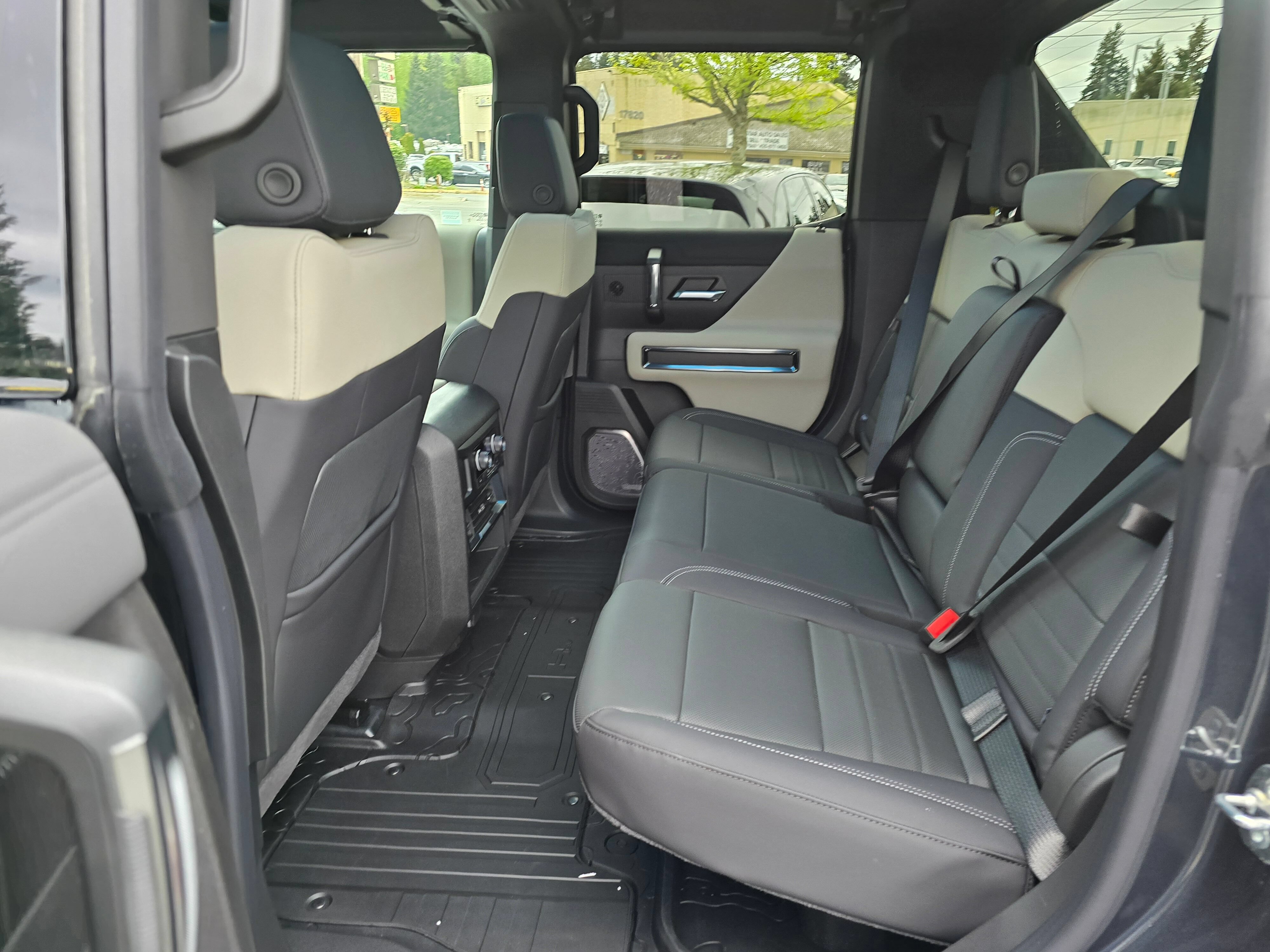 New 2026 GMC Hummer EV 4x4 Crew Cab w/ LPO, Dark Essentials Package image 14