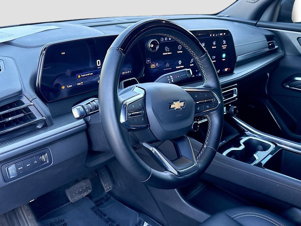 Used 2025 Chevrolet Traverse LT w/ Enhanced Driving Package AWD/4WD image 9