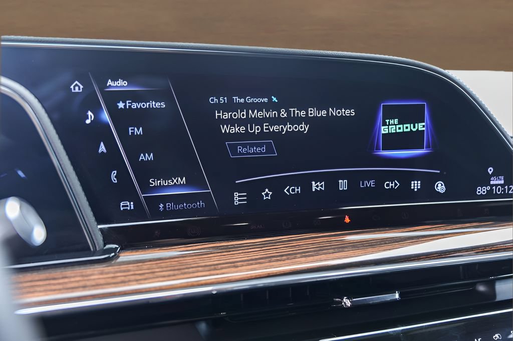 Certified 2024 Cadillac Escalade Premium Luxury w/ Performance Package AWD/4WD image 16