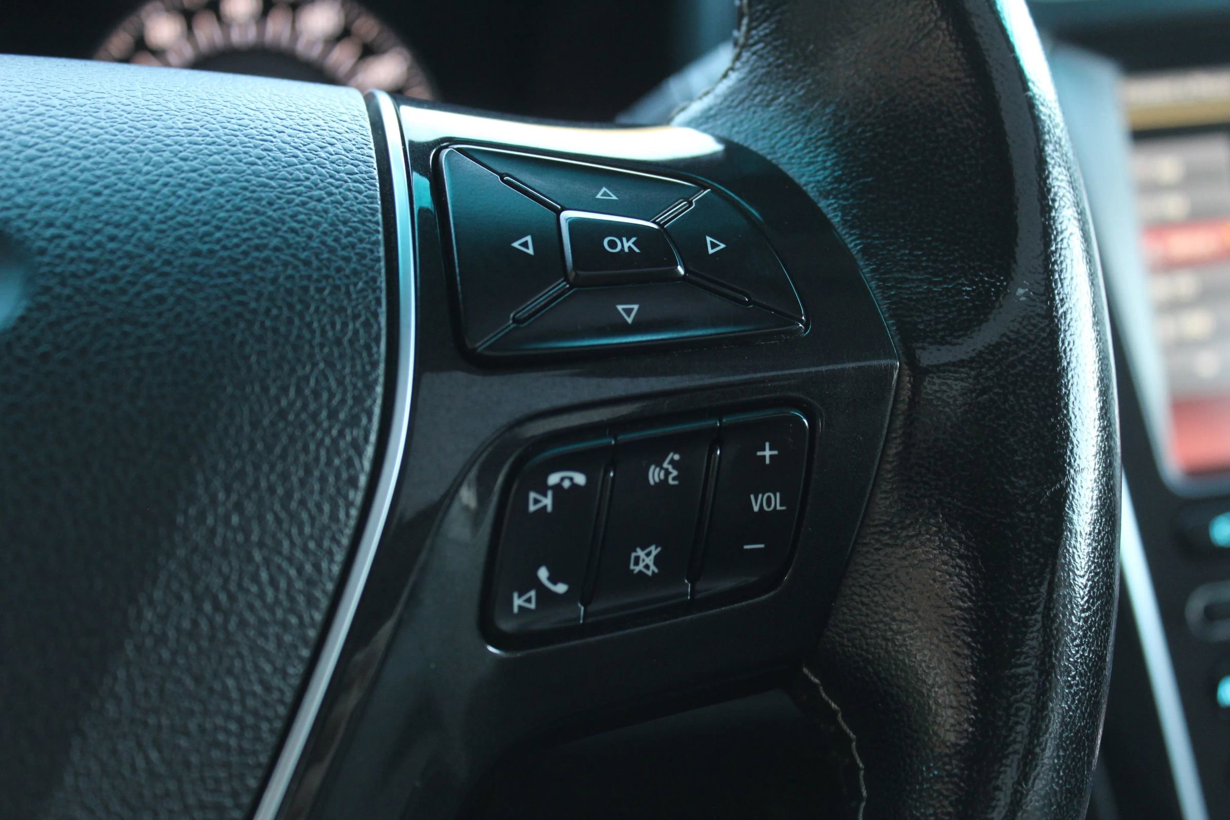 Used 2016 Ford Explorer Platinum image 32