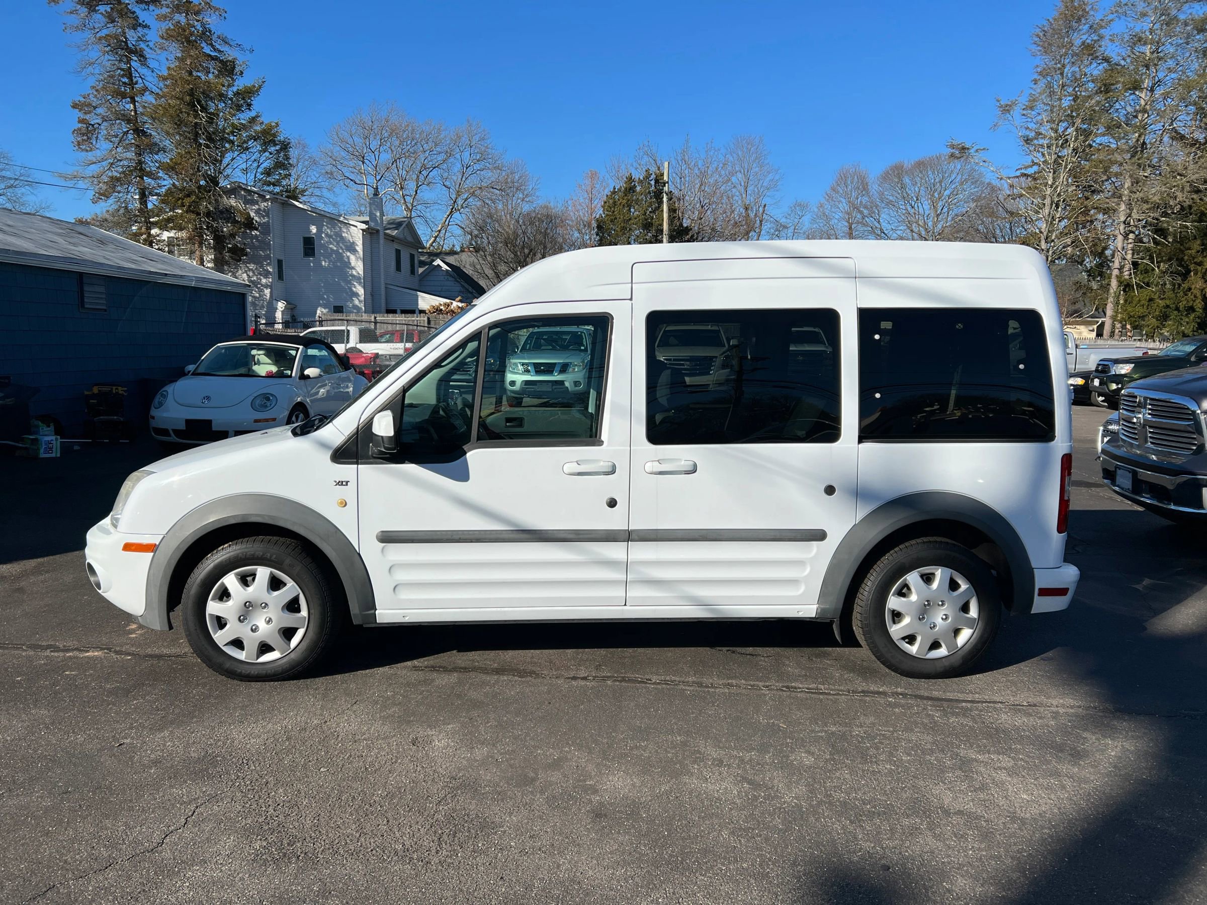 Used 2011 Ford Transit Connect XLT Premium image 3
