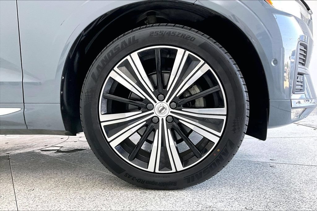 Certified 2023 Volvo XC60 B5 Plus AWD/4WD image 10