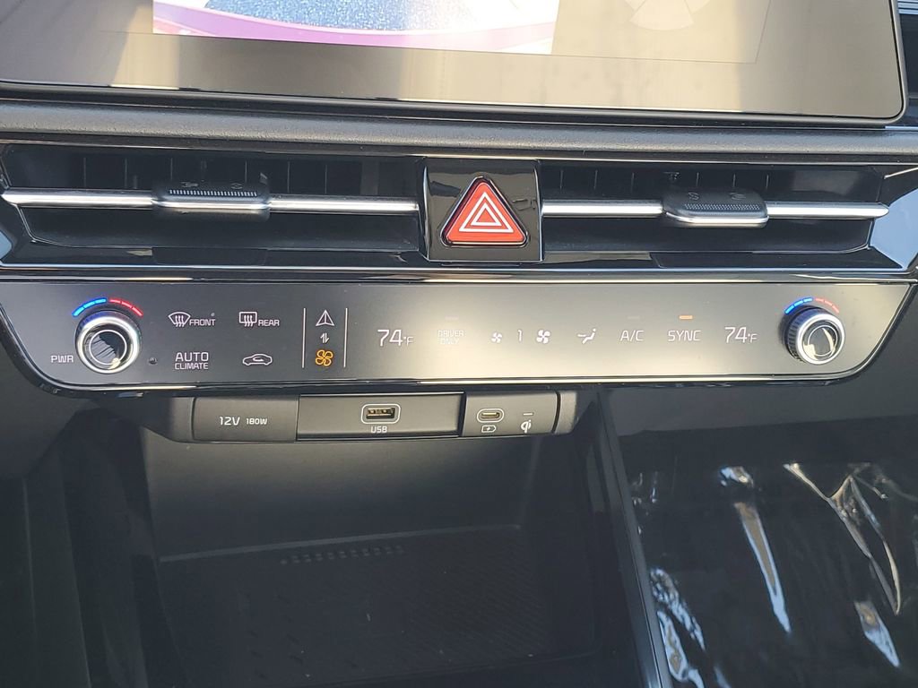 Used 2023 Kia Niro EX FWD image 18