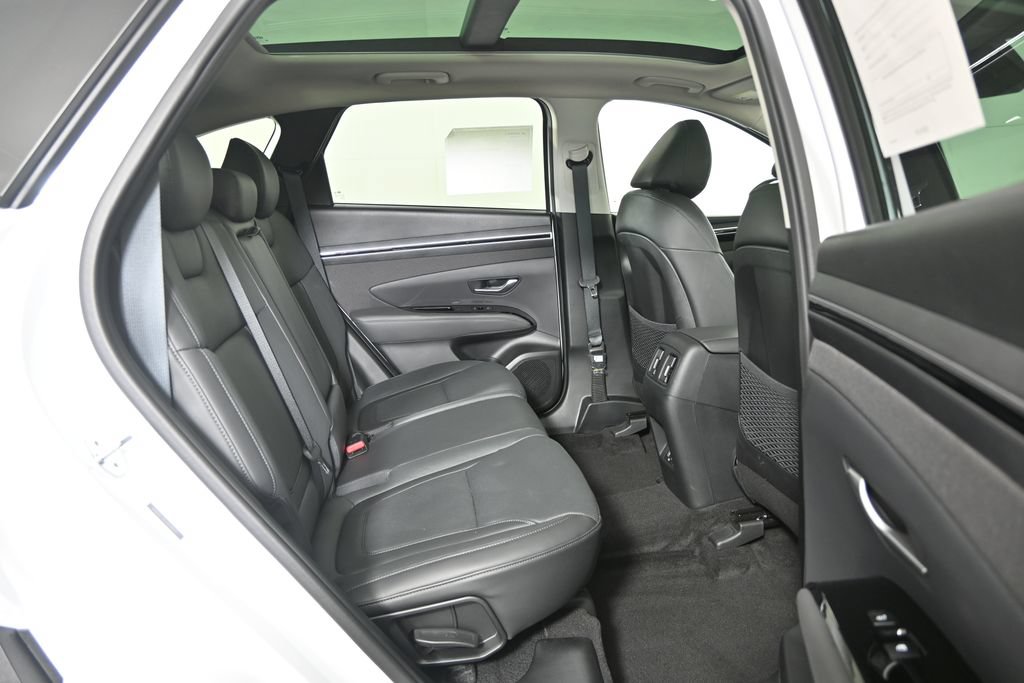 Used 2022 Hyundai Tucson Limited AWD/4WD image 16